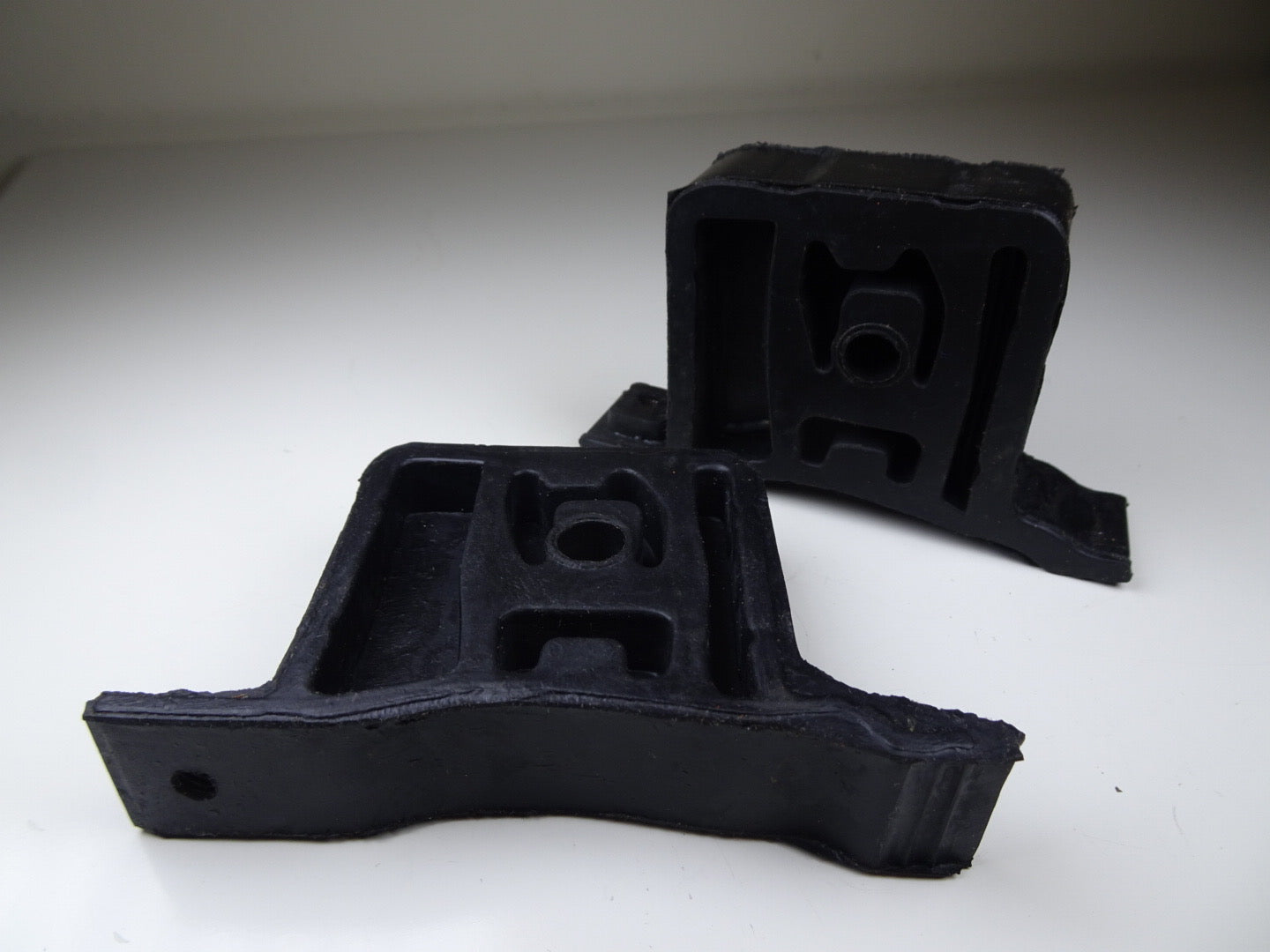 MINI R50 R52 R53 One Cooper Cooper S JCW Centre Exhaust Mounts